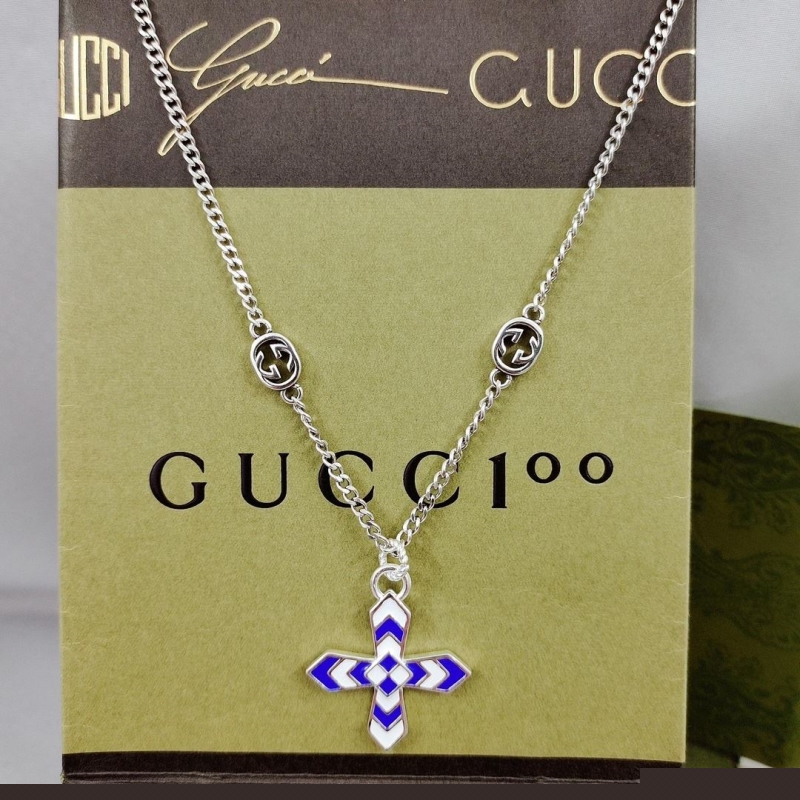 G*u*i necklaces
